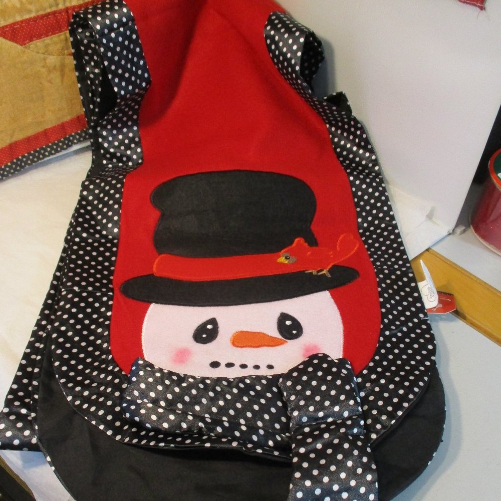 New Precious Moments Holiday Christmas Snowman Table Runner